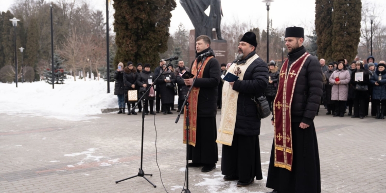 «Світло молитви в темряві війни»: у Тернополі відбулася спільна молитва за захисників, які загинули у лютому