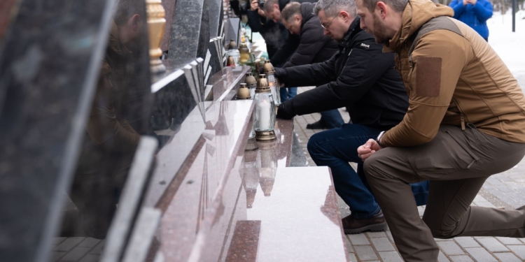 «Світло молитви в темряві війни»: у Тернополі відбулася спільна молитва за захисників, які загинули у лютому