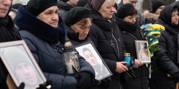 «Світло молитви в темряві війни»: у Тернополі відбулася спільна молитва за захисників, які загинули у лютому