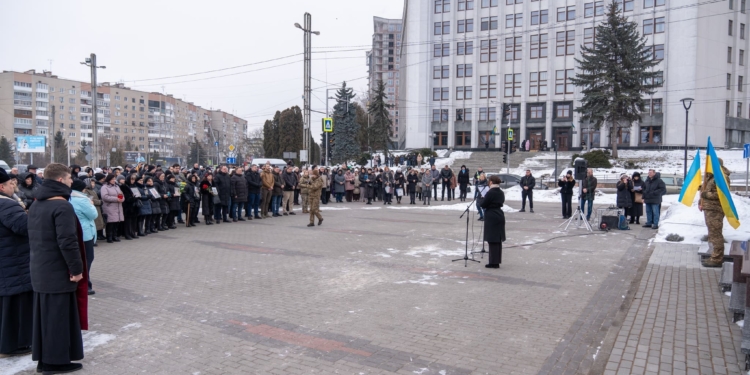 «Світло молитви в темряві війни»: у Тернополі відбулася спільна молитва за захисників, які загинули у лютому