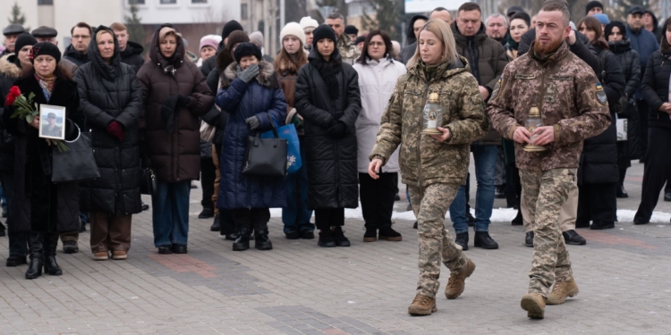 «Світло молитви в темряві війни»: у Тернополі відбулася спільна молитва за захисників, які загинули у лютому