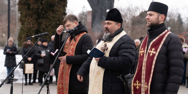«Світло молитви в темряві війни»: у Тернополі відбулася спільна молитва за захисників, які загинули у лютому