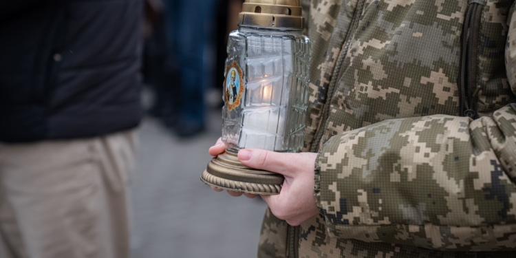 «Світло молитви в темряві війни»: у Тернополі відбулася спільна молитва за захисників, які загинули у лютому