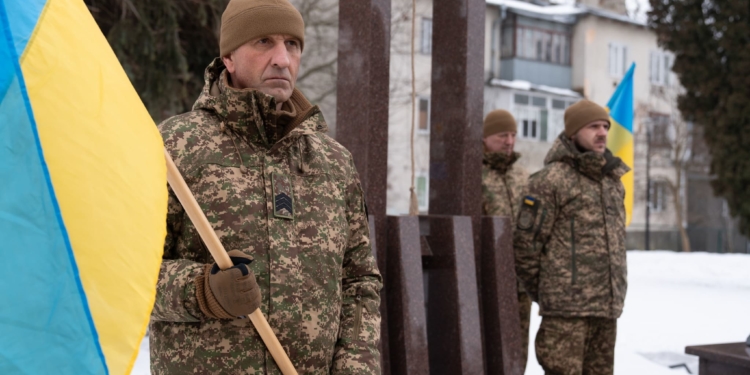 «Світло молитви в темряві війни»: у Тернополі відбулася спільна молитва за захисників, які загинули у лютому