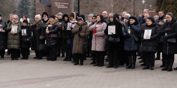 «Світло молитви в темряві війни»: у Тернополі відбулася спільна молитва за захисників, які загинули у лютому