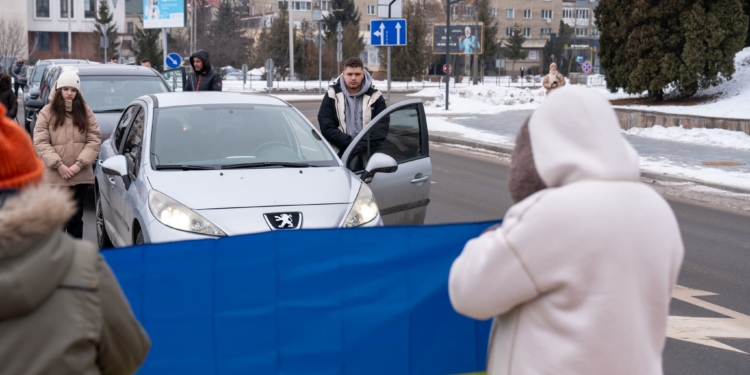 «Світло молитви в темряві війни»: у Тернополі відбулася спільна молитва за захисників, які загинули у лютому