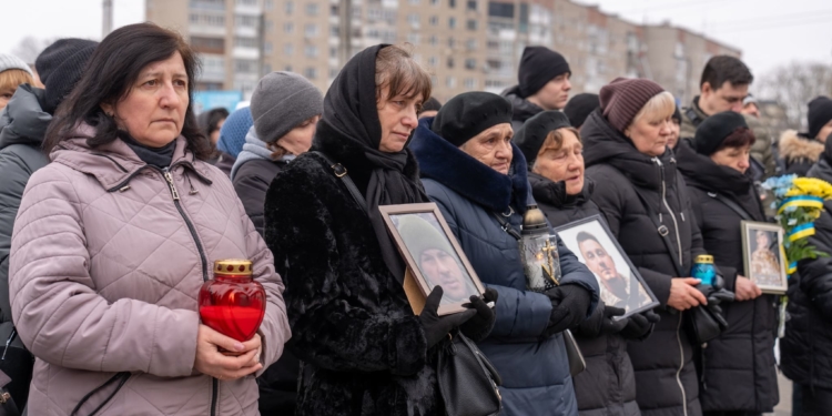 «Світло молитви в темряві війни»: у Тернополі відбулася спільна молитва за захисників, які загинули у лютому