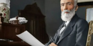 Есе Романа Пляцка