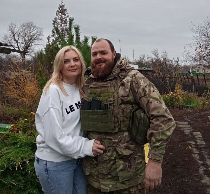 Дружина військового з Тернополя передала весільні гроші на авто для фронту