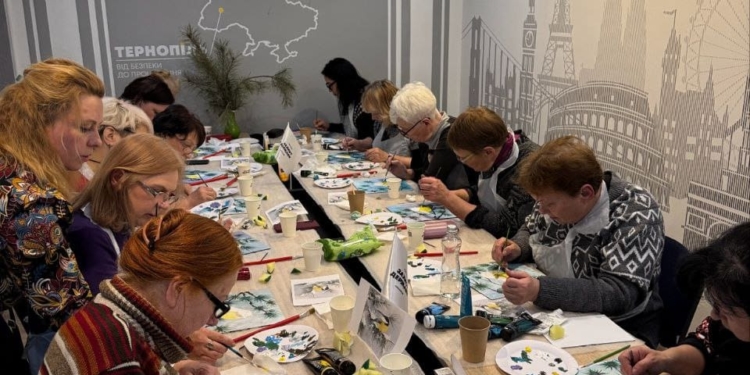 У Тернополі для родин військових провели заняття з арттерапії