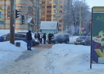 задимівся автомобіль