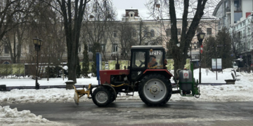 ожеледиця трактор