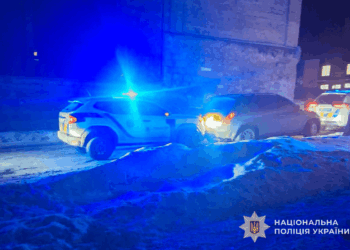 Нічна погоня у Бережанах: працівник ТЦК на «євроблясі» протаранив поліцейське авто та отримав 7 протоколів