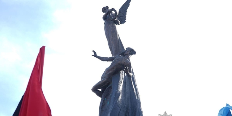 Небесна Сотня тримає небо: Тернопіль вшанував 12-ту річницю подвигу Героїв