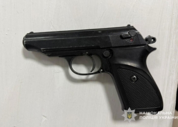 Нa Тернопільщині зa добу поліція вилучилa перероблену зброю у двох чоловіків