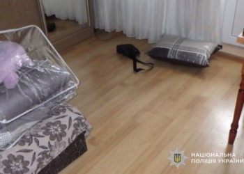 обікрав друзів