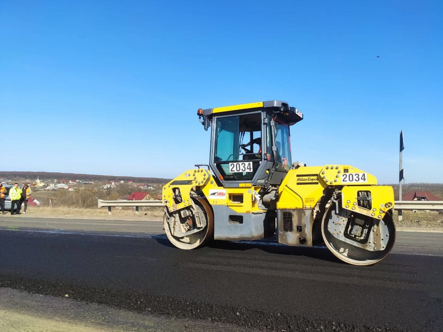 Логістичний вузол Н-18: На обході Бучача завершують аварійне відновлення покриття