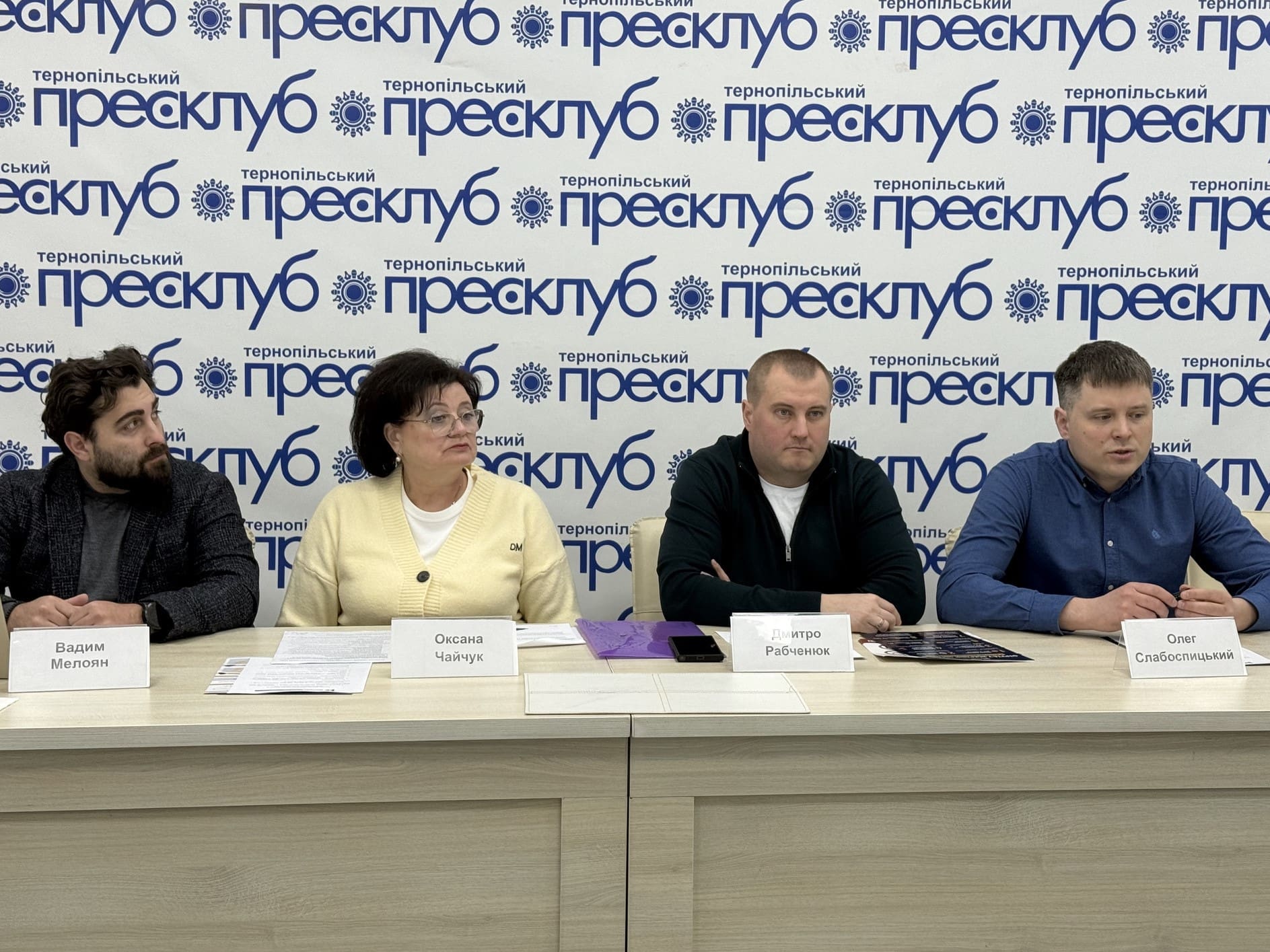 Вулиці Тернополя очистили від незаконної реклами нікотинових снюсів