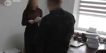 звинувачують у зловживанні службовим становищем