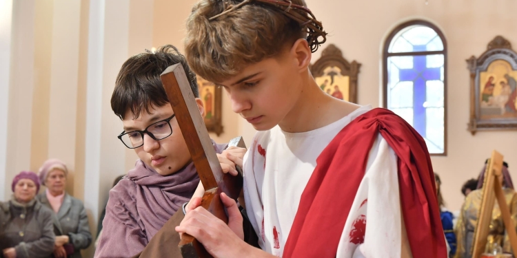 Жива віра: у Тернополі діти представили театралізовану Хресну дорогу