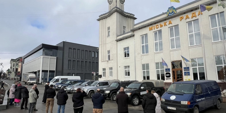 Чотири доби на фронті: Володимир Шматько передав допомогу чортківським захисникам на п’яти напрямках