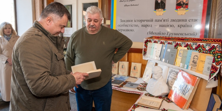 «Свою Україну любіть!»: як Тернопільщина відзначила 212-ту річницю народження Тараса Шевченка