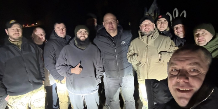 Чотири доби на фронті: Володимир Шматько передав допомогу чортківським захисникам на п’яти напрямках