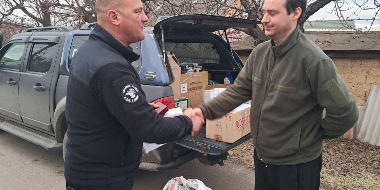 Чотири доби на фронті: Володимир Шматько передав допомогу чортківським захисникам на п’яти напрямках