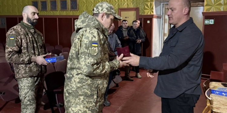 Чотири доби на фронті: Володимир Шматько передав допомогу чортківським захисникам на п’яти напрямках