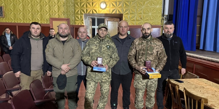 Чотири доби на фронті: Володимир Шматько передав допомогу чортківським захисникам на п’яти напрямках