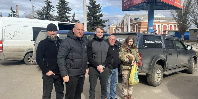 Чотири доби на фронті: Володимир Шматько передав допомогу чортківським захисникам на п’яти напрямках