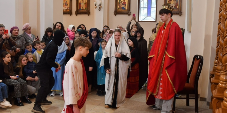 Жива віра: у Тернополі діти представили театралізовану Хресну дорогу