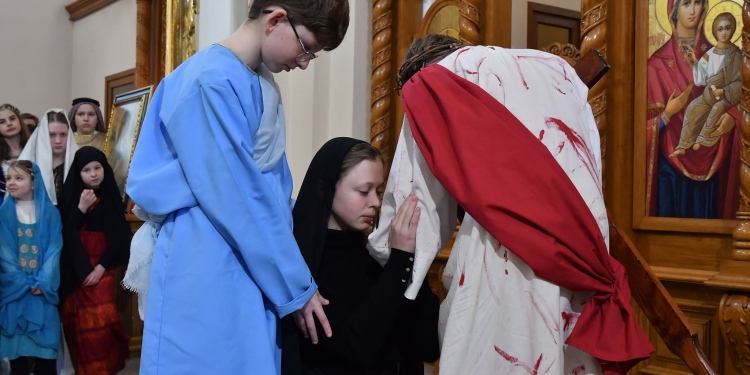 Жива віра: у Тернополі діти представили театралізовану Хресну дорогу