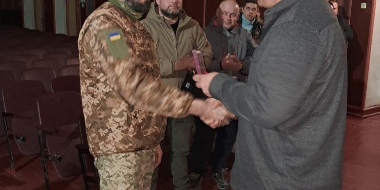 Чотири доби на фронті: Володимир Шматько передав допомогу чортківським захисникам на п’яти напрямках