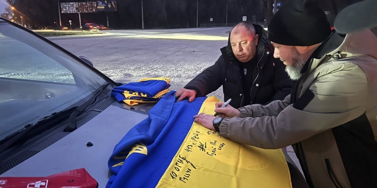 Чотири доби на фронті: Володимир Шматько передав допомогу чортківським захисникам на п’яти напрямках