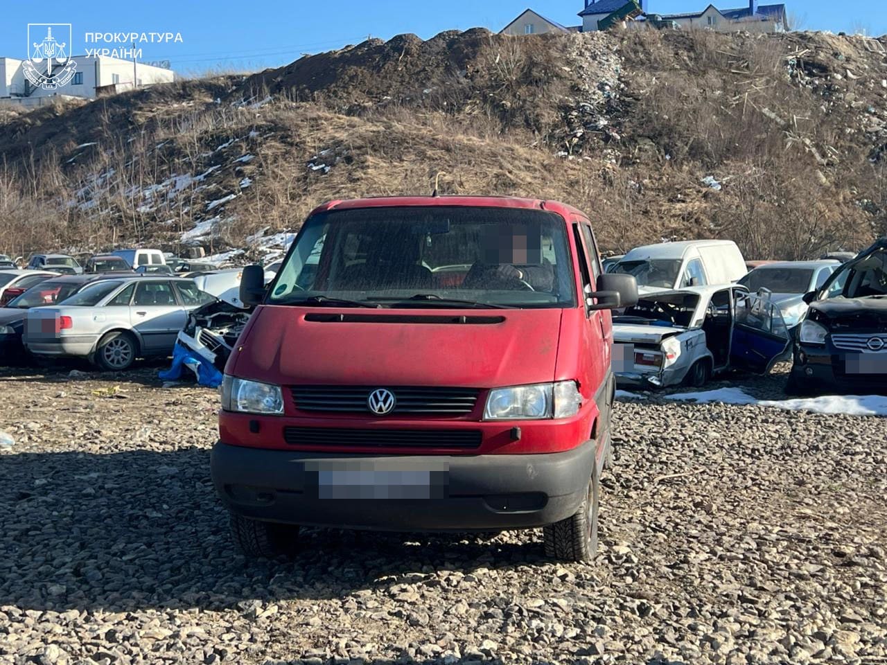 З арештмайданчика на фронт: у Тернополі вилучений «Volkswagen» передали військовим
