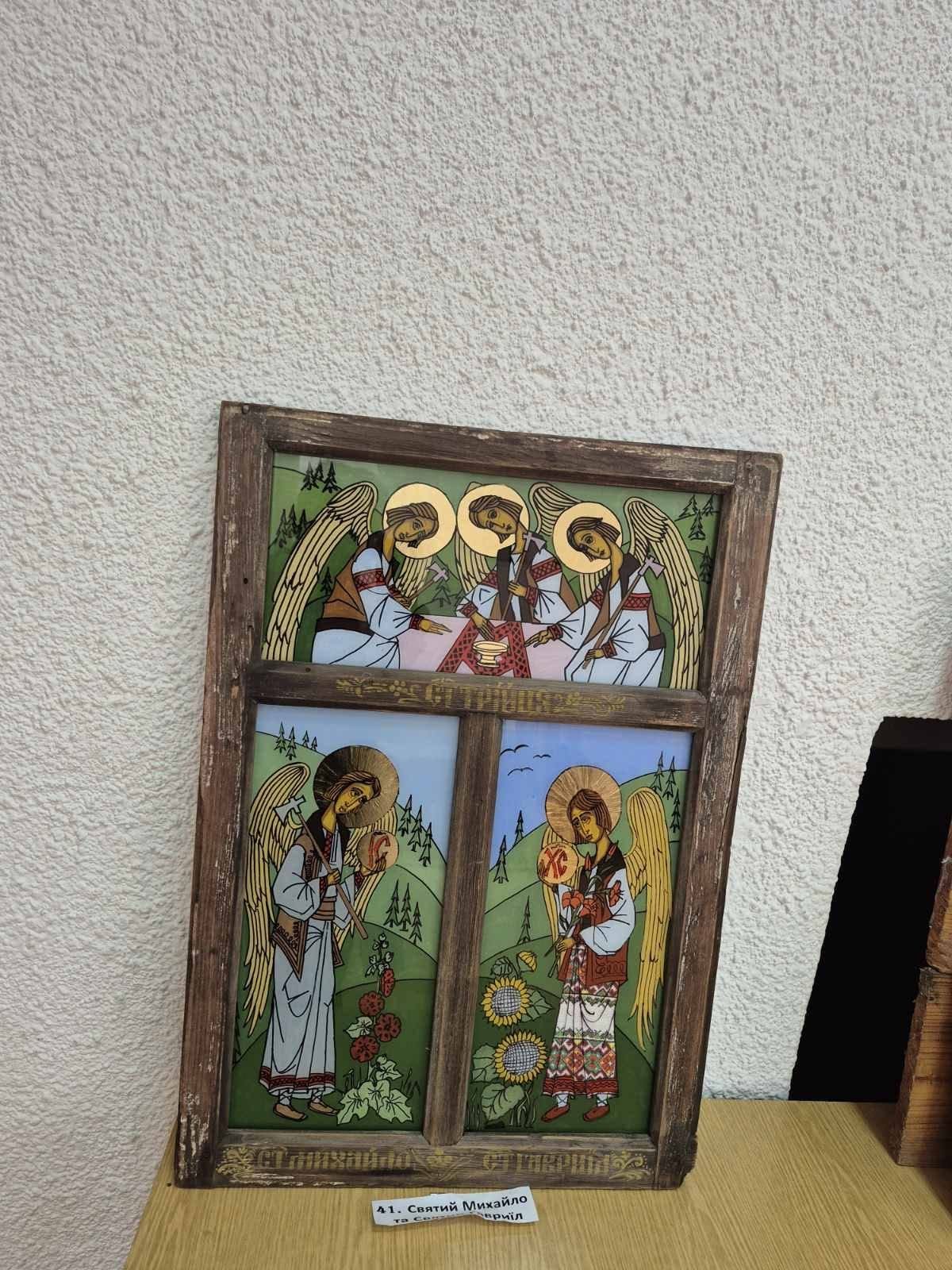 Духовна реабілітація: у Заліщицькому госпіталі відкрили виставку ікон Володимира Шерстія