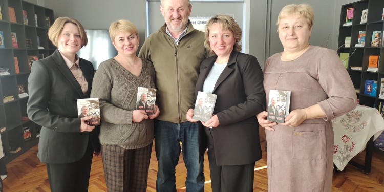 Голос новітньої історії: у Шумську презентували книгу народного депутата двох скликань Михайла Ратушного