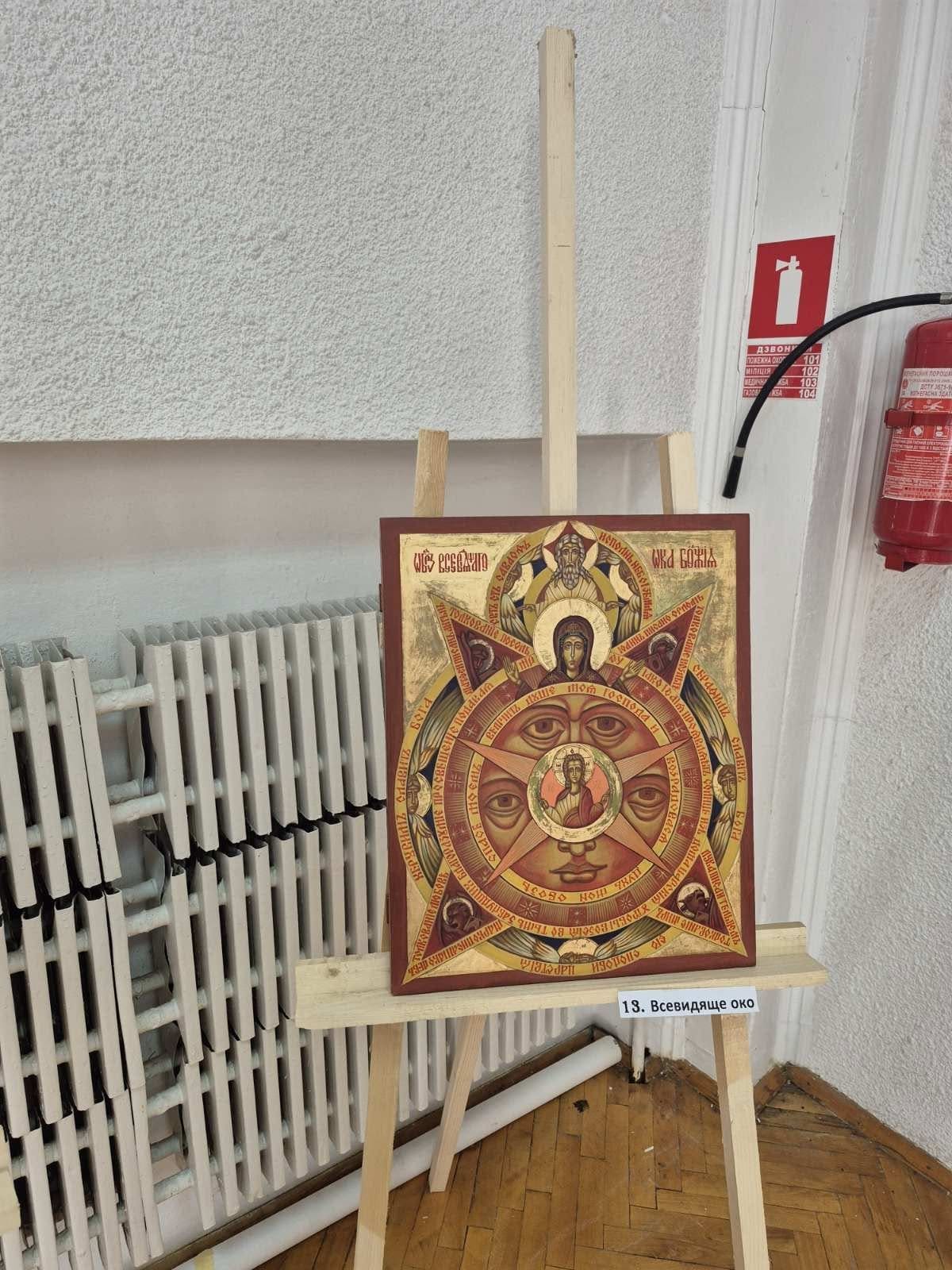 Духовна реабілітація: у Заліщицькому госпіталі відкрили виставку ікон Володимира Шерстія