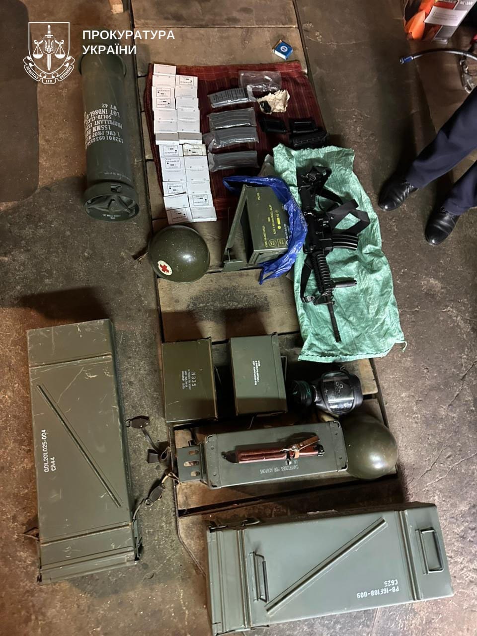Арсенал на 4,5 мільйони: на Тернопільщині викрито масштабну мережу торговців зброєю