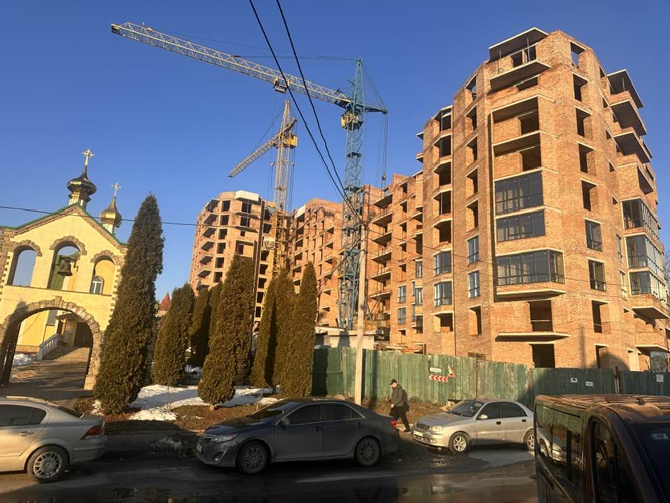 Скандал на Слівенській у Тернополі: громада звинувачує пароха та забудовника у махінаціях на 35 мільйонів