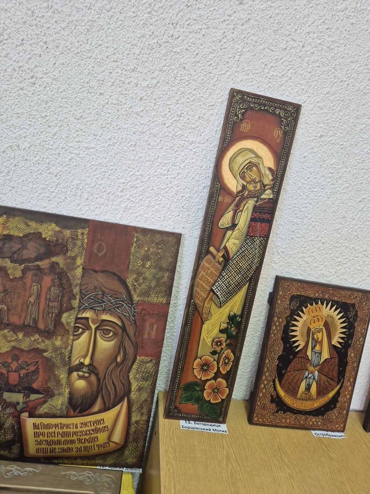 Духовна реабілітація: у Заліщицькому госпіталі відкрили виставку ікон Володимира Шерстія