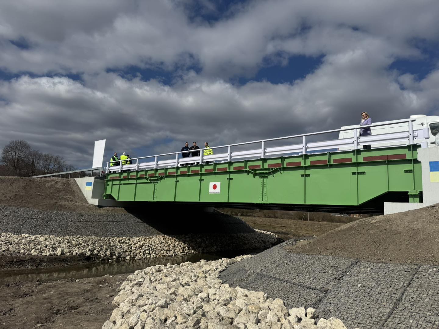 Міжнародне партнерство в дії: делегація з Японії перевірила надійність мосту в Чернихівцях поблизу Тернополя