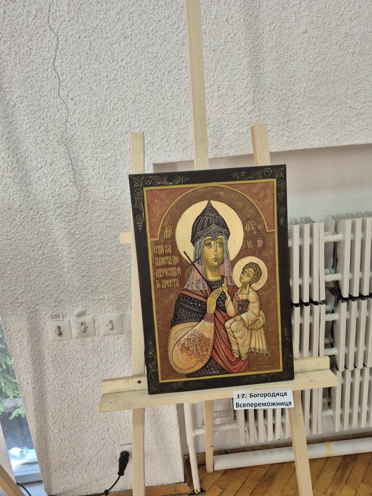 Духовна реабілітація: у Заліщицькому госпіталі відкрили виставку ікон Володимира Шерстія