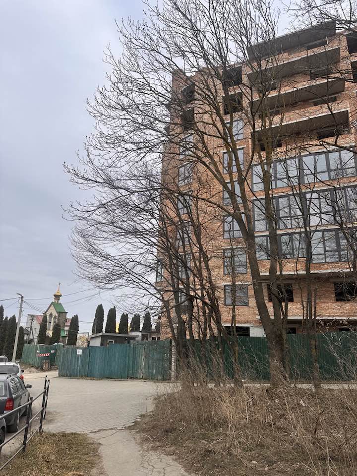 Скандал на Слівенській у Тернополі: громада звинувачує пароха та забудовника у махінаціях на 35 мільйонів