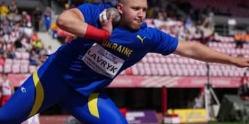 атлет Максим Лаврик