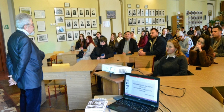 Науковий прорив у Кременці: презентовано унікальний посібник із поетичного перекладу