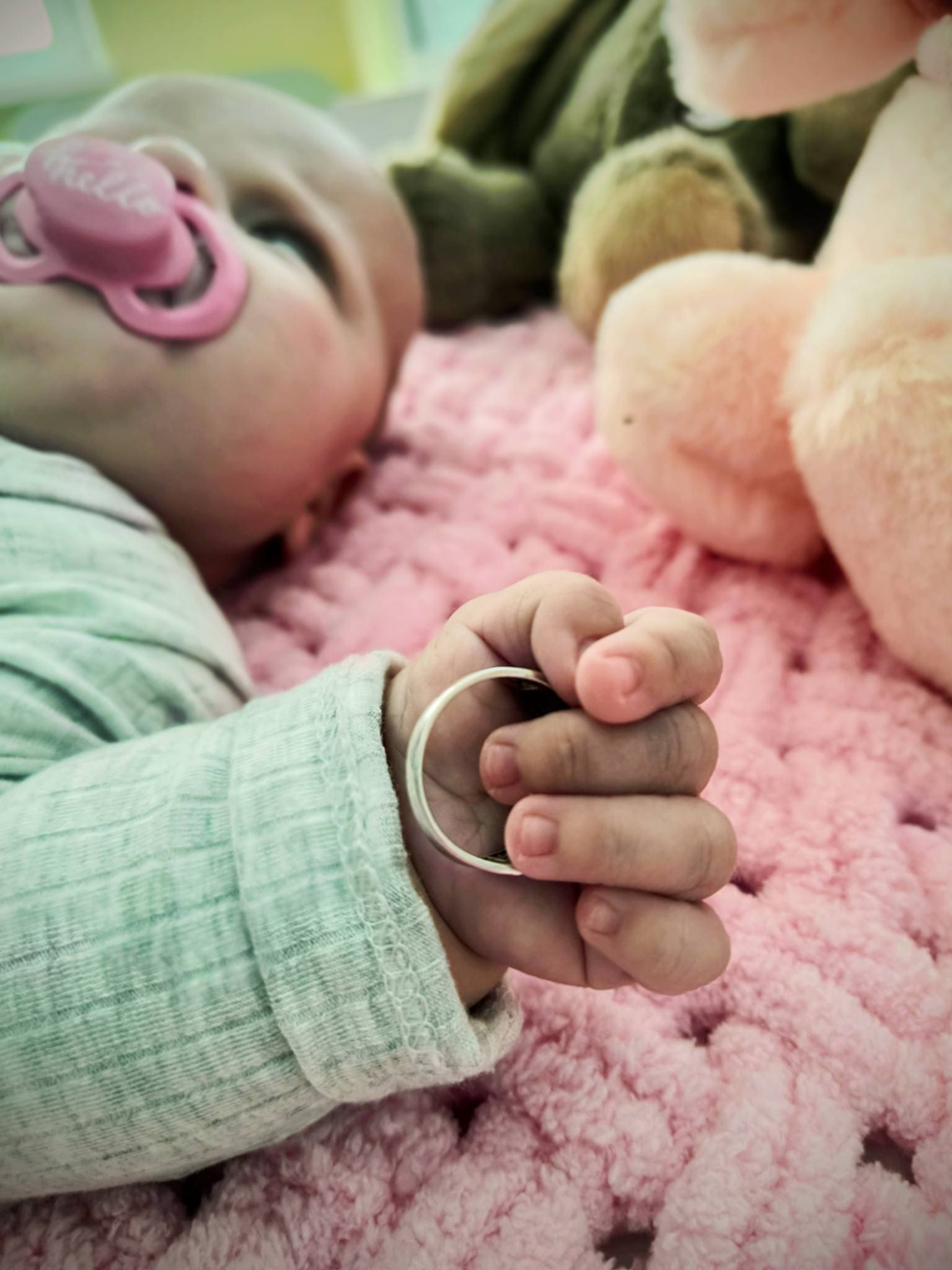 Феноменальний порятунок: у Львові прооперували мозок немовляти з Тернопільщини вагою лише 750 грамів