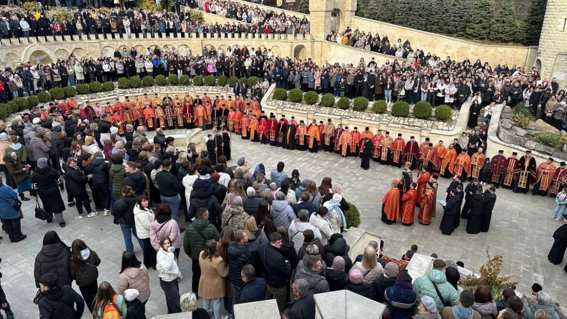 Хресна дорога у Зарваниці