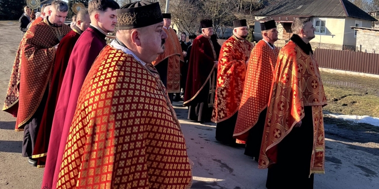 На Тернопільщині відбулася Хресна хода за мир в Україні
